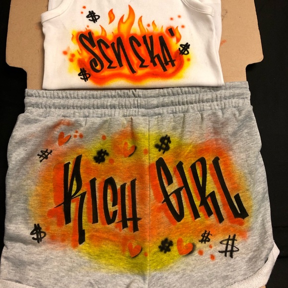 Customizable Airbrush Shoes and Clothes - Picture 11 of 12